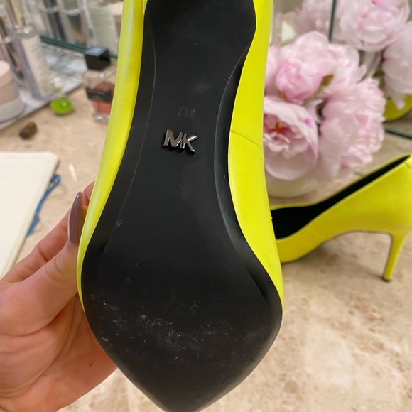 Michael Kors Claire Pump - Neon Yellow 37 - Picture 14 of 14